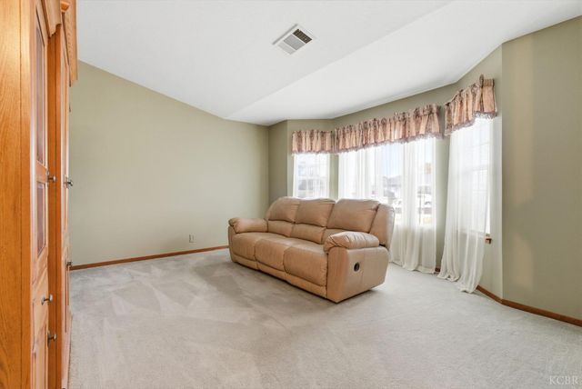 968 Lakewood Drive, Hanford, CA 93230