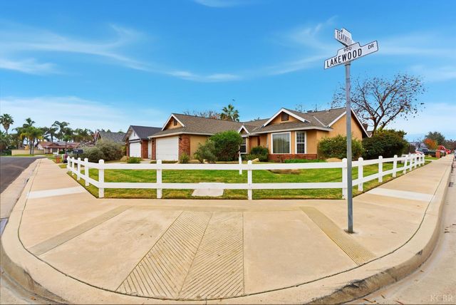 968 Lakewood Drive, Hanford, CA 93230