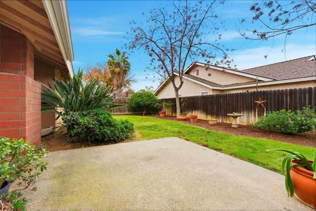 968 Lakewood Drive, Hanford, CA 93230