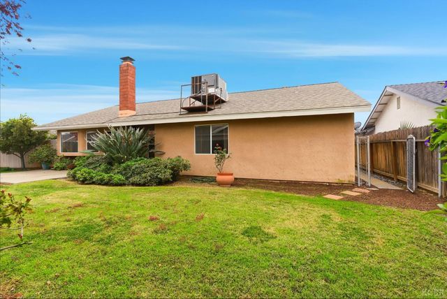 968 Lakewood Drive, Hanford, CA 93230