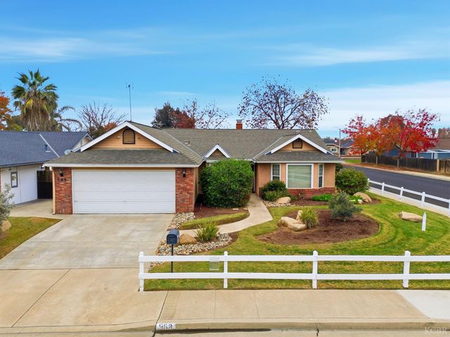 968 Lakewood Drive, Hanford, CA 93230