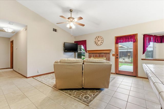 968 Lakewood Drive, Hanford, CA 93230