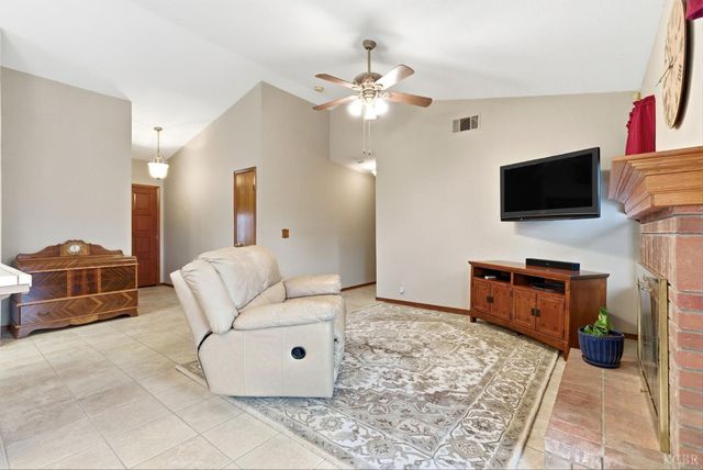 968 Lakewood Drive, Hanford, CA 93230