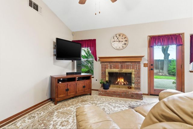 968 Lakewood Drive, Hanford, CA 93230