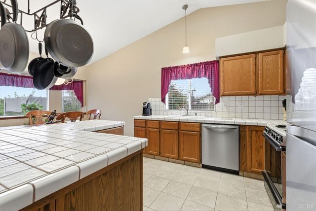 968 Lakewood Drive, Hanford, CA 93230