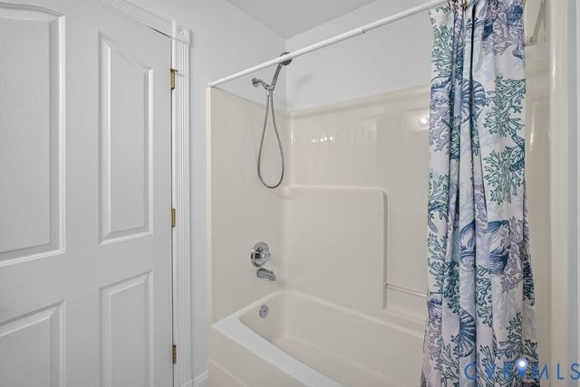 408 Cobblestone Dr, Hopewell, VA 23860