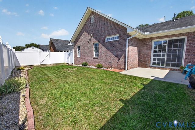 408 Cobblestone Dr, Hopewell, VA 23860