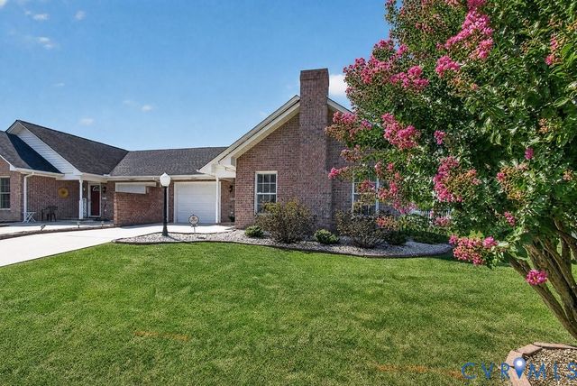 408 Cobblestone Dr, Hopewell, VA 23860