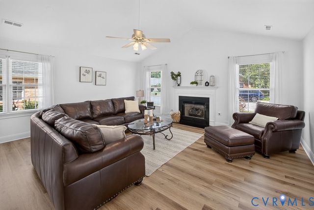 408 Cobblestone Dr, Hopewell, VA 23860