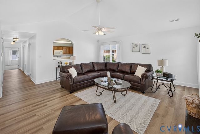 408 Cobblestone Dr, Hopewell, VA 23860