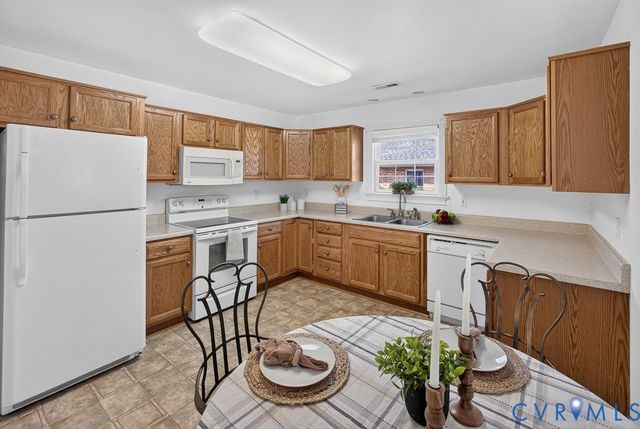 408 Cobblestone Dr, Hopewell, VA 23860