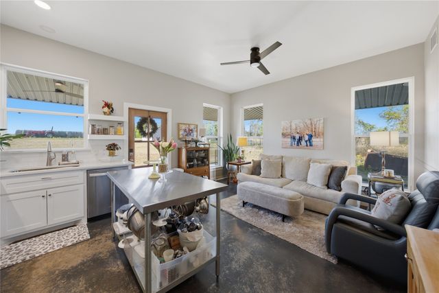 7335 CR 4710, Larue, TX 75770