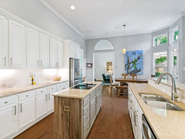 1209 Queen Guinevere Drive, Lewisville, TX 75056