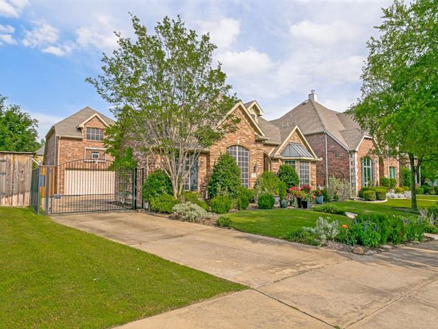 1209 Queen Guinevere Drive, Lewisville, TX 75056