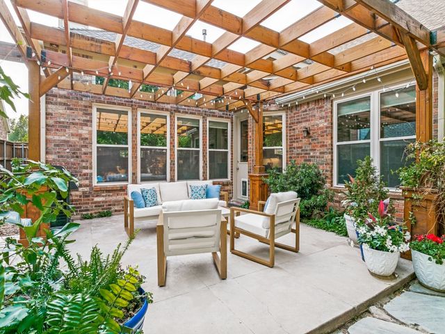 1209 Queen Guinevere Drive, Lewisville, TX 75056