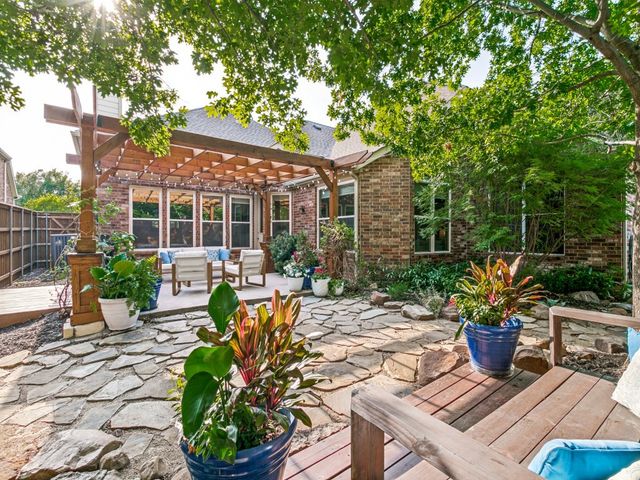 1209 Queen Guinevere Drive, Lewisville, TX 75056