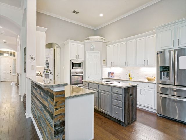 1209 Queen Guinevere Drive, Lewisville, TX 75056