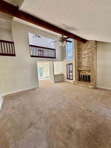 2 Purpletop Court, The Woodlands, TX 77381