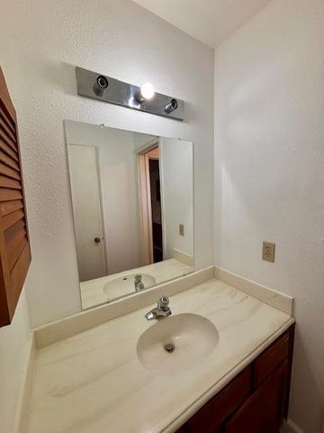 2 Purpletop Court, The Woodlands, TX 77381