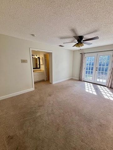 2 Purpletop Court, The Woodlands, TX 77381