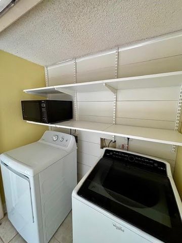 2 Purpletop Court, The Woodlands, TX 77381