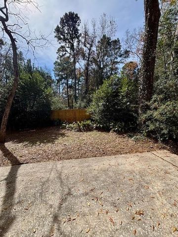 2 Purpletop Court, The Woodlands, TX 77381