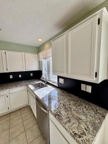 2 Purpletop Court, The Woodlands, TX 77381