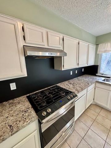 2 Purpletop Court, The Woodlands, TX 77381