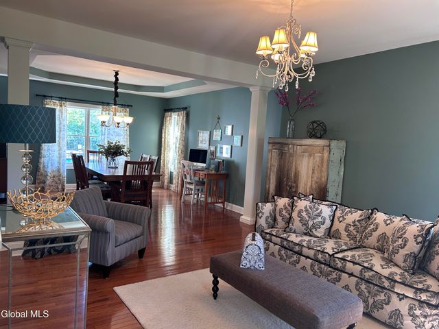 224 Brittany Place, Niskayuna, NY 12309