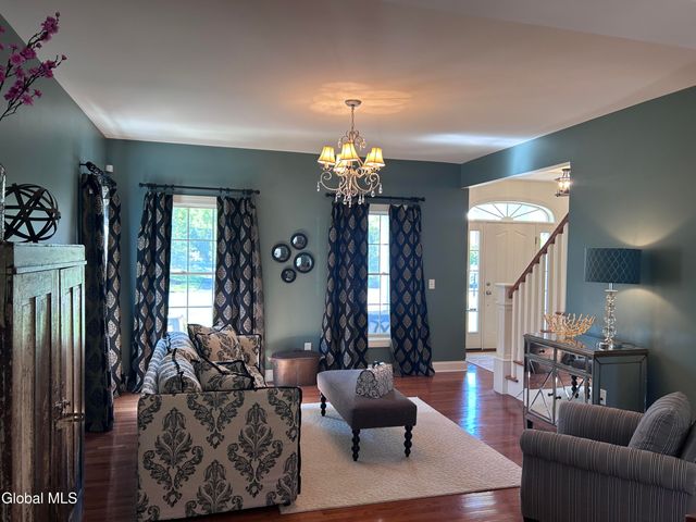 224 Brittany Place, Niskayuna, NY 12309
