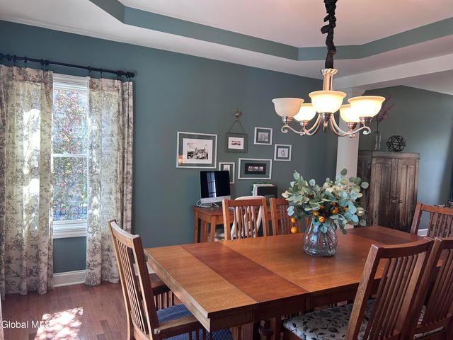 224 Brittany Place, Niskayuna, NY 12309