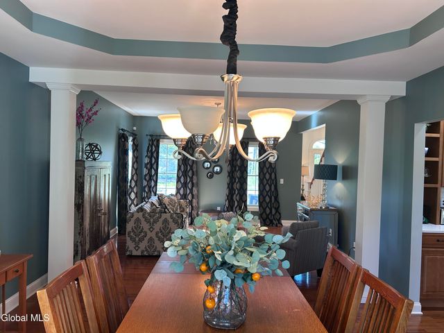 224 Brittany Place, Niskayuna, NY 12309
