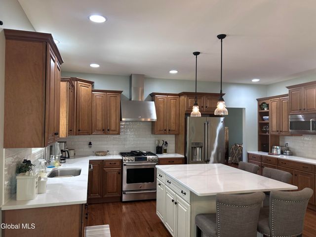 224 Brittany Place, Niskayuna, NY 12309