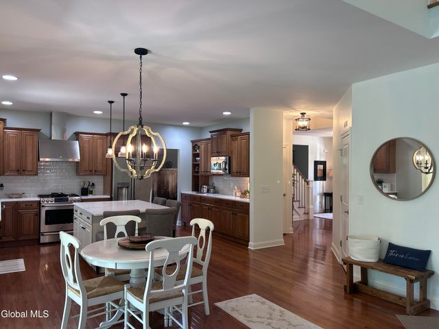224 Brittany Place, Niskayuna, NY 12309