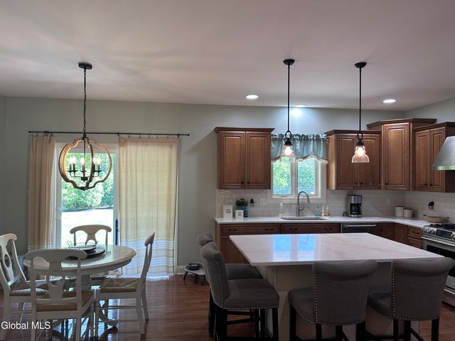 224 Brittany Place, Niskayuna, NY 12309