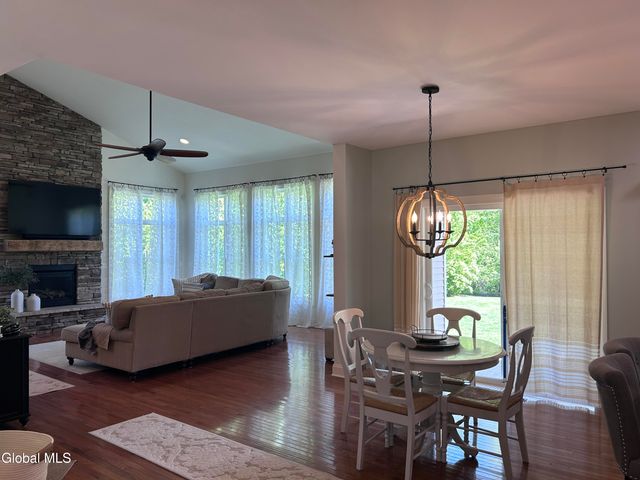 224 Brittany Place, Niskayuna, NY 12309