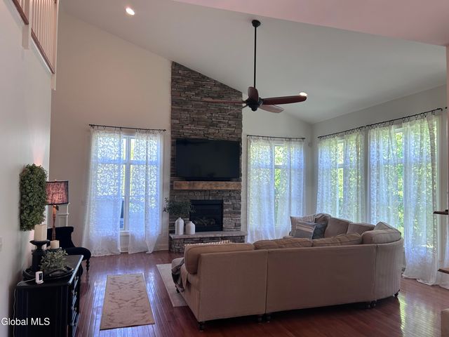 224 Brittany Place, Niskayuna, NY 12309