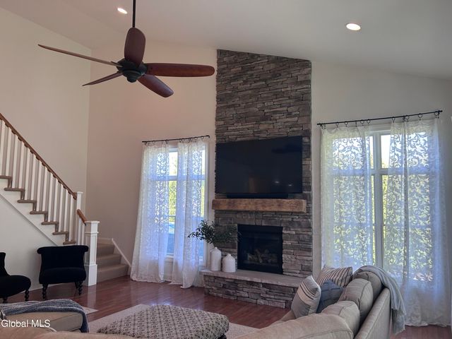 224 Brittany Place, Niskayuna, NY 12309