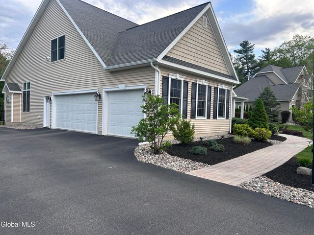 224 Brittany Place, Niskayuna, NY 12309