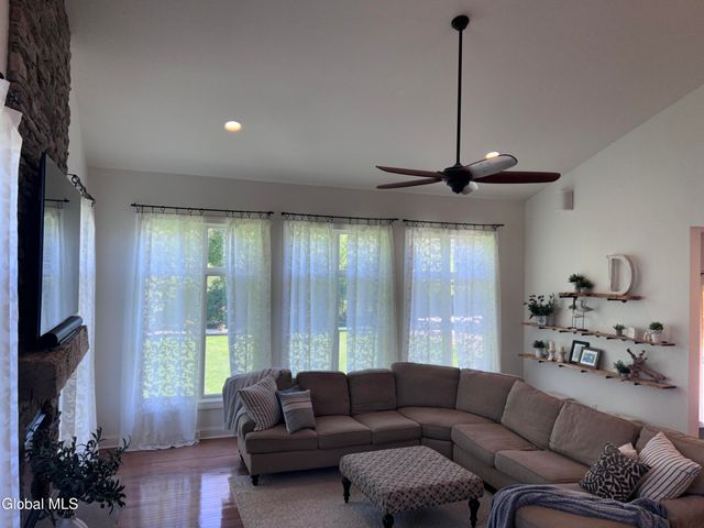 224 Brittany Place, Niskayuna, NY 12309