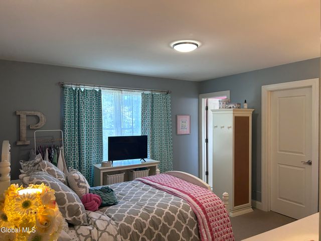 224 Brittany Place, Niskayuna, NY 12309