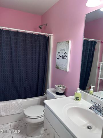 224 Brittany Place, Niskayuna, NY 12309