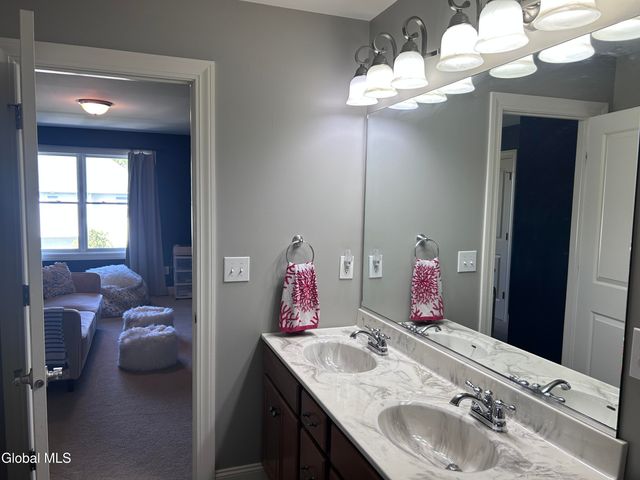 224 Brittany Place, Niskayuna, NY 12309