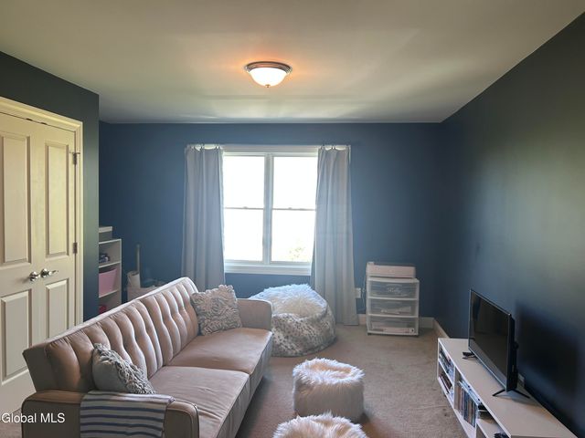 224 Brittany Place, Niskayuna, NY 12309