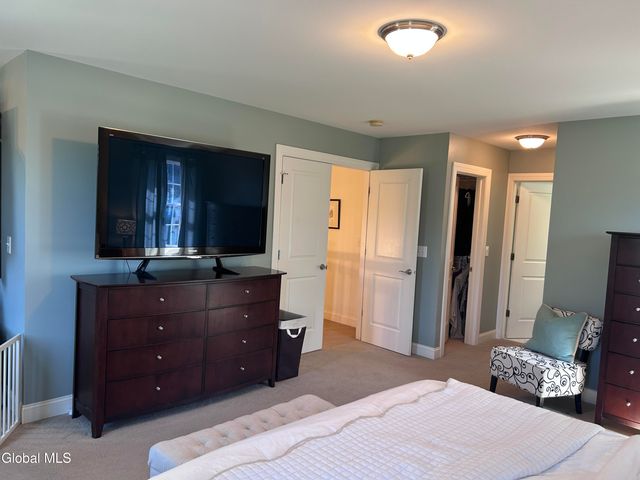 224 Brittany Place, Niskayuna, NY 12309