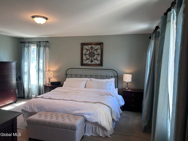 224 Brittany Place, Niskayuna, NY 12309