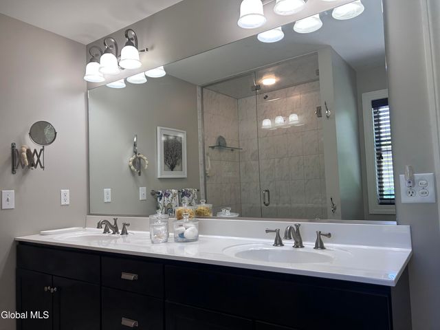 224 Brittany Place, Niskayuna, NY 12309