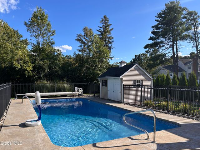 224 Brittany Place, Niskayuna, NY 12309