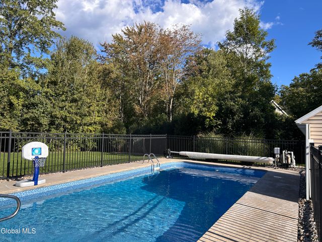 224 Brittany Place, Niskayuna, NY 12309