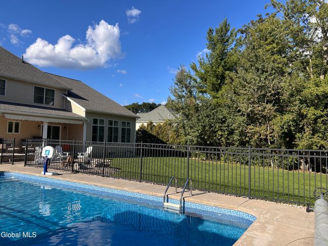 224 Brittany Place, Niskayuna, NY 12309